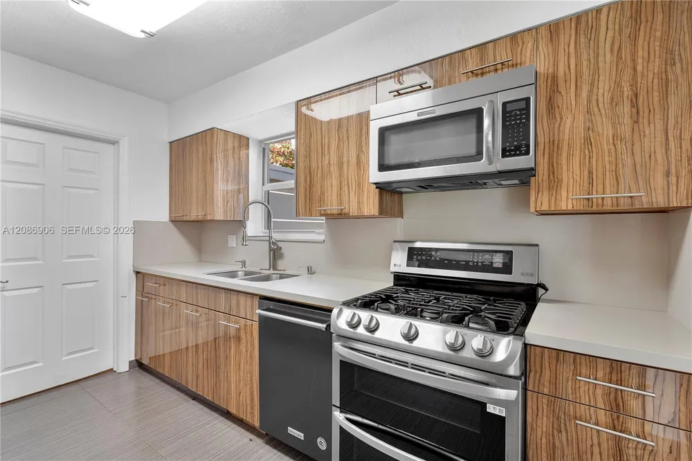 2505 NE 214th St Aventura, FL 33180