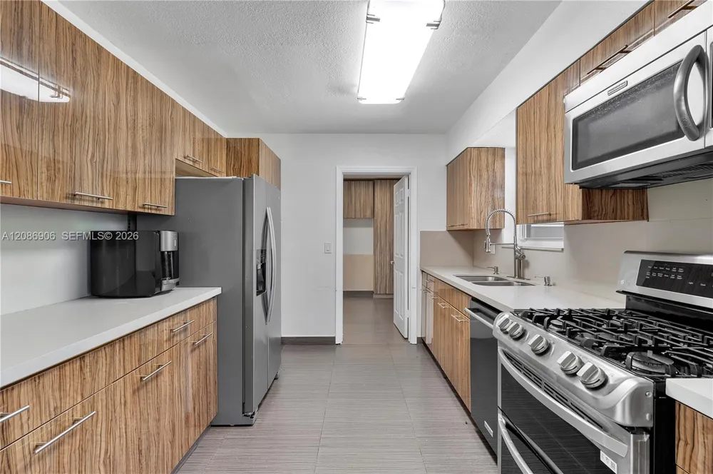 2505 NE 214th St Aventura, FL 33180