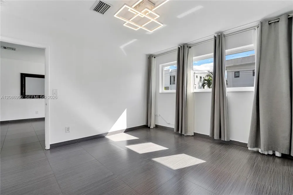 2505 NE 214th St Aventura, FL 33180