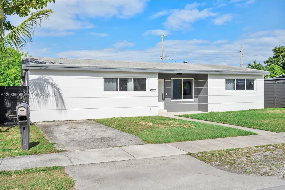 2505 NE 214th St Aventura, FL 33180