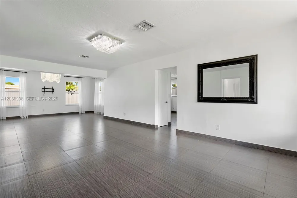2505 NE 214th St Aventura, FL 33180