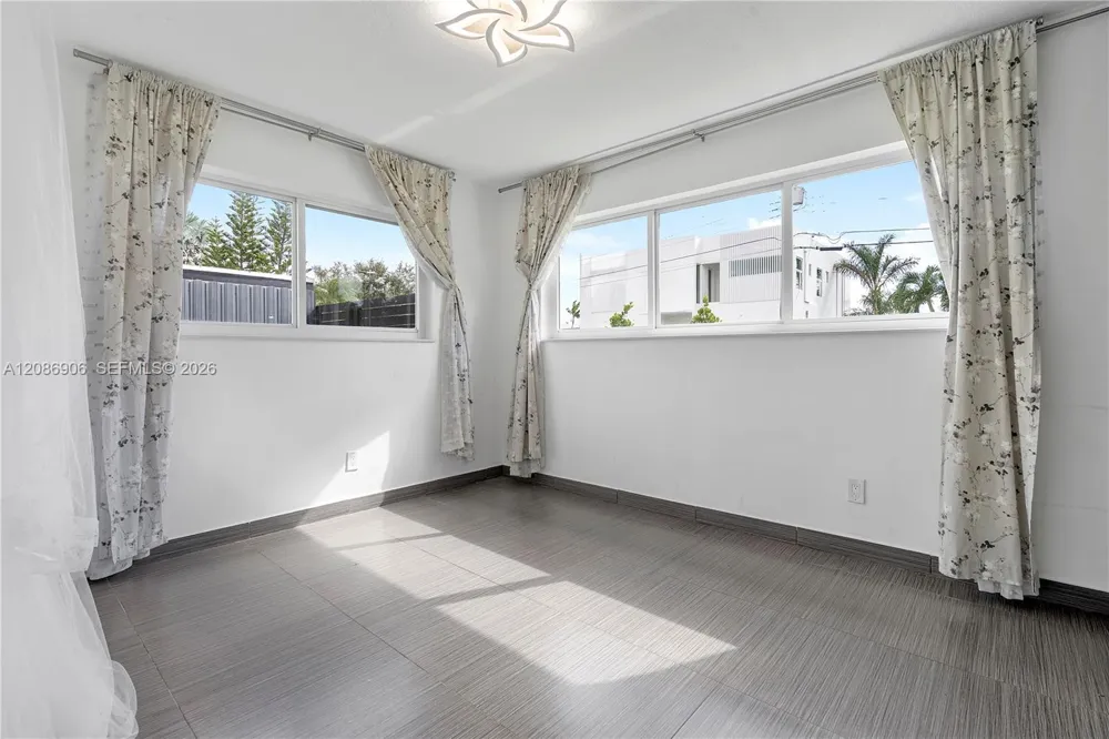 2505 NE 214th St Aventura, FL 33180
