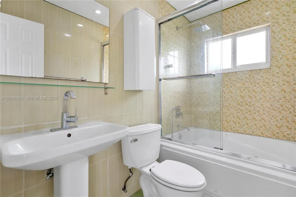 2505 NE 214th St Aventura, FL 33180