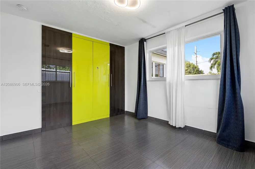 2505 NE 214th St Aventura, FL 33180