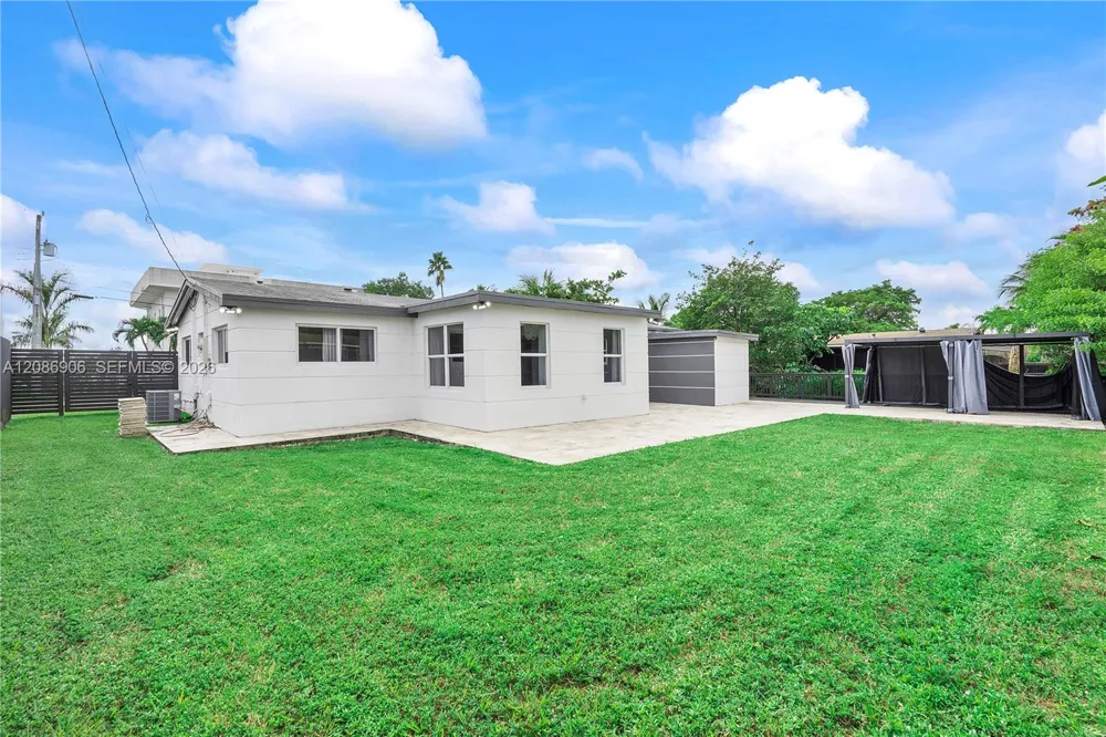 2505 NE 214th St Aventura, FL 33180