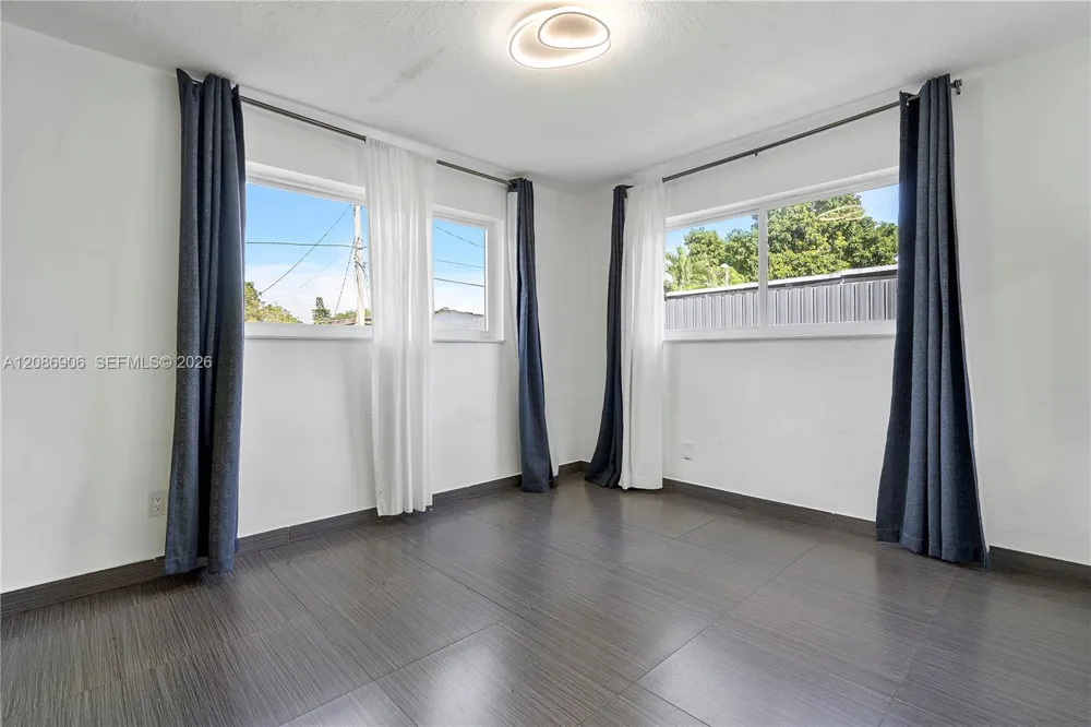 2505 NE 214th St Aventura, FL 33180