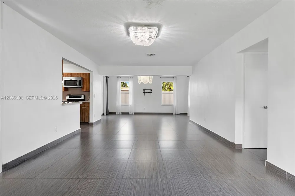 2505 NE 214th St Aventura, FL 33180