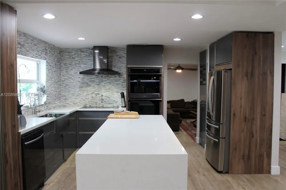 6121 NW 40th St Virginia Gardens, FL 33166