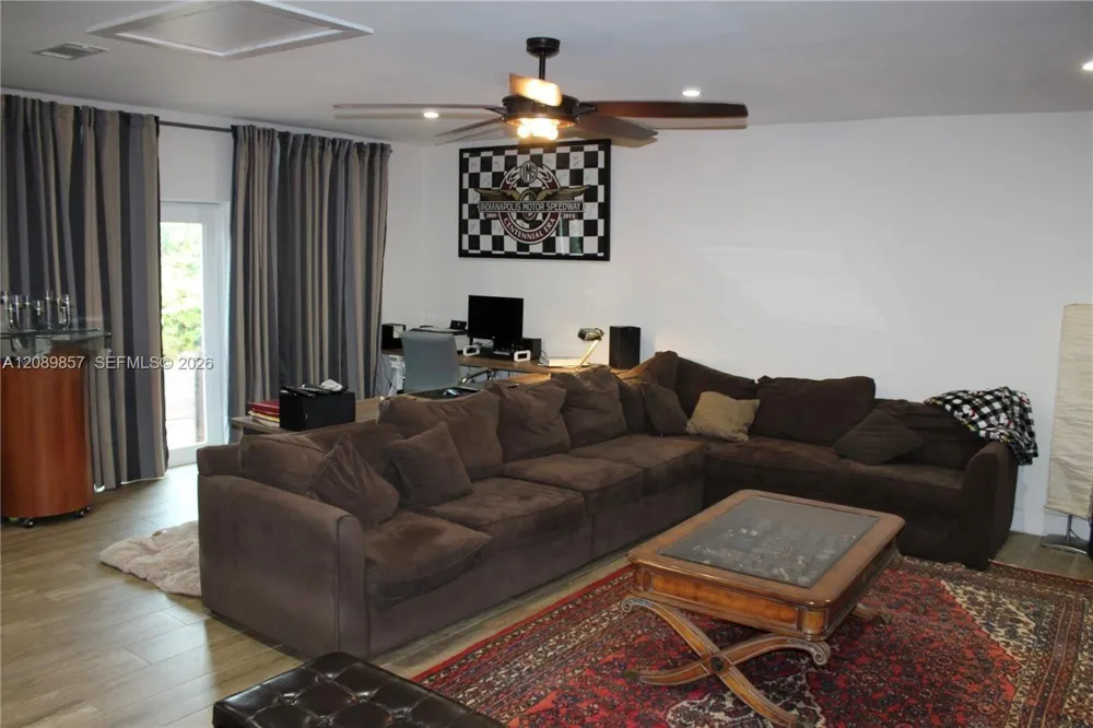 6121 NW 40th St Virginia Gardens, FL 33166