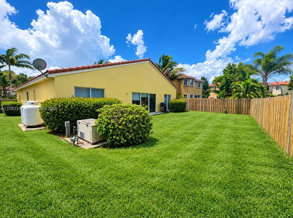 1738 SW 108th Way Davie, FL 33324