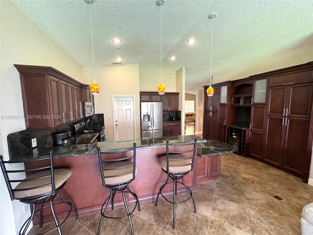 1738 SW 108th Way Davie, FL 33324