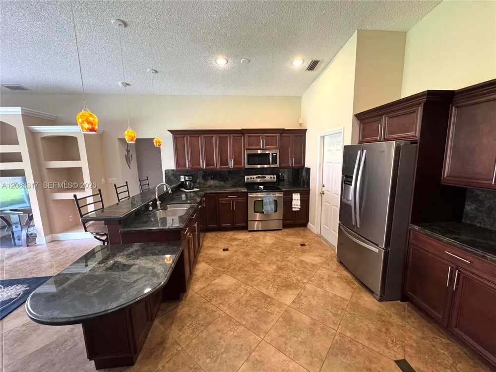 1738 SW 108th Way Davie, FL 33324