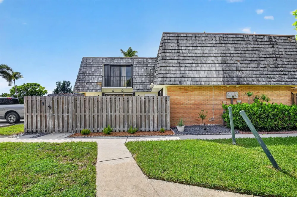 322 Lake Arbor Drive Palm Springs, FL 33461