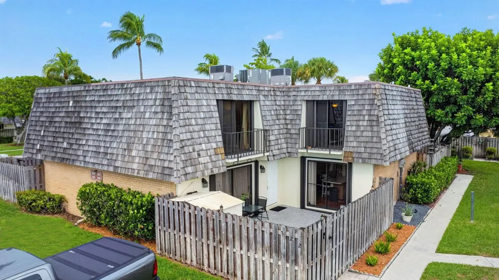 322 Lake Arbor Drive Palm Springs, FL 33461