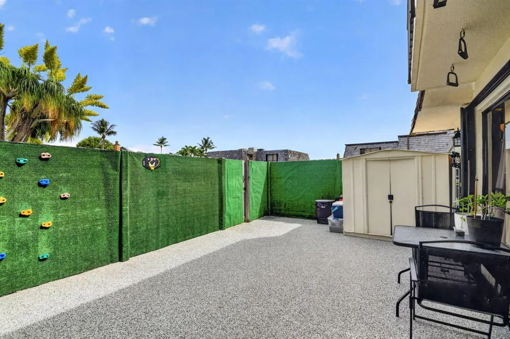 322 Lake Arbor Drive Palm Springs, FL 33461