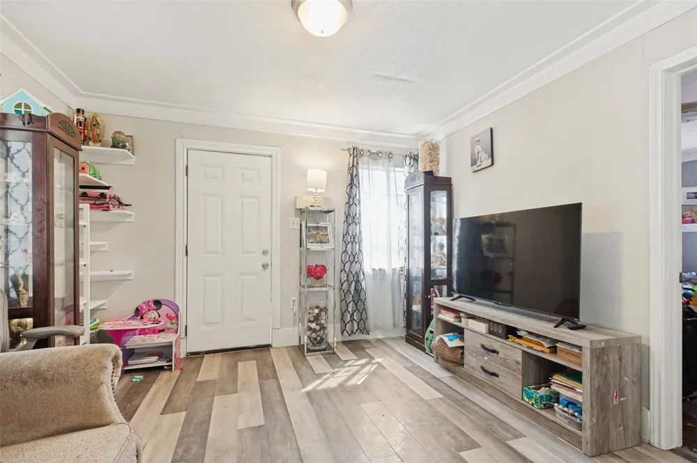 2421 Boyd Street Dallas, TX 75224