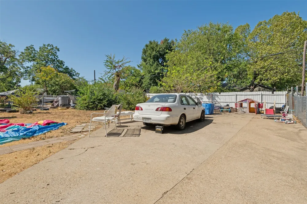 2421 Boyd Street Dallas, TX 75224