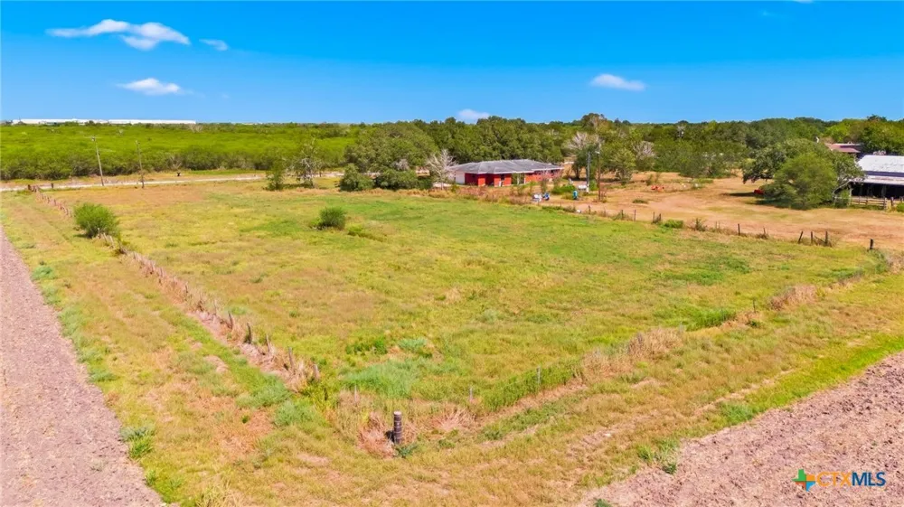 7287 Hanselman Road Victoria, TX 77905
