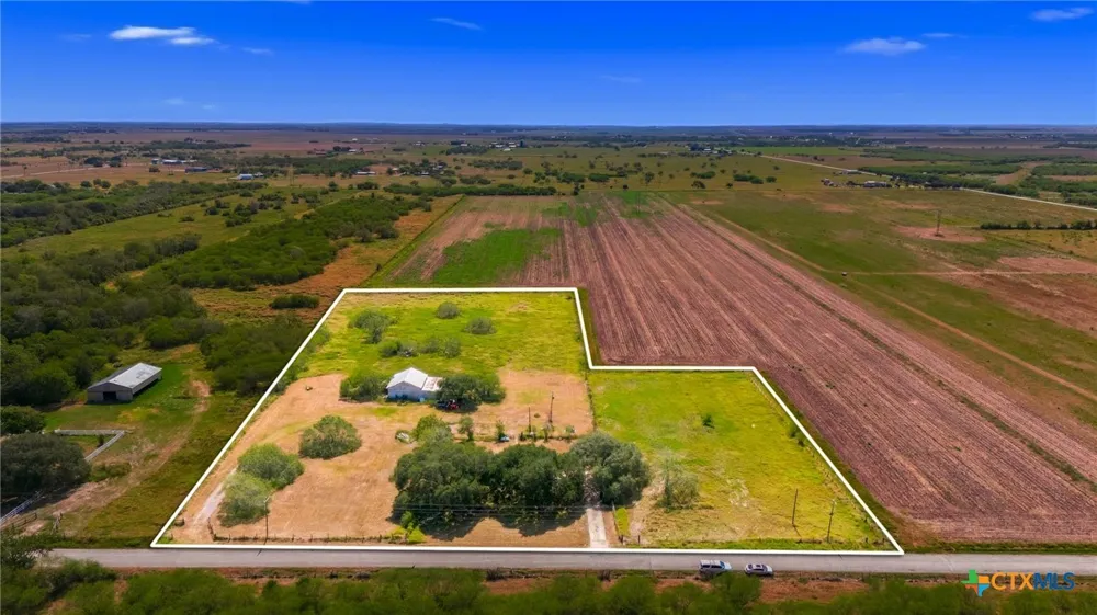 7287 Hanselman Road Victoria, TX 77905