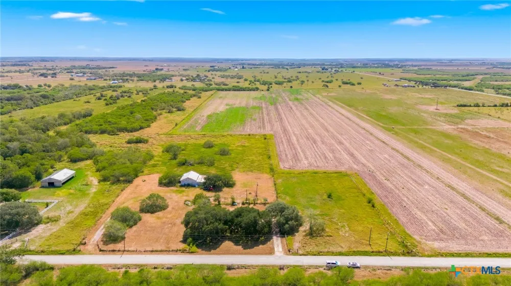 7287 Hanselman Road Victoria, TX 77905