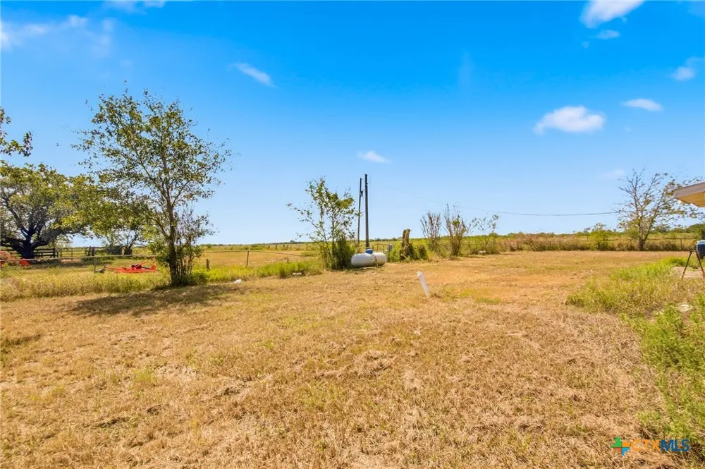 7287 Hanselman Road Victoria, TX 77905