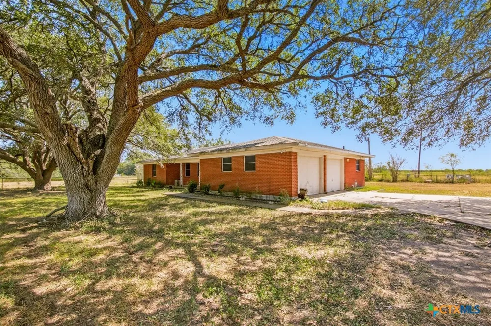 7287 Hanselman Road Victoria, TX 77905