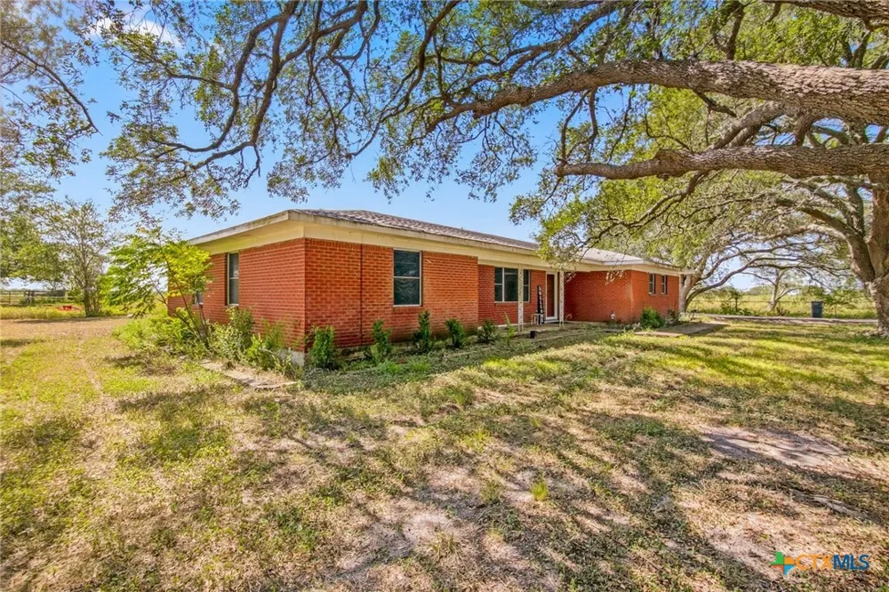 7287 Hanselman Road Victoria, TX 77905