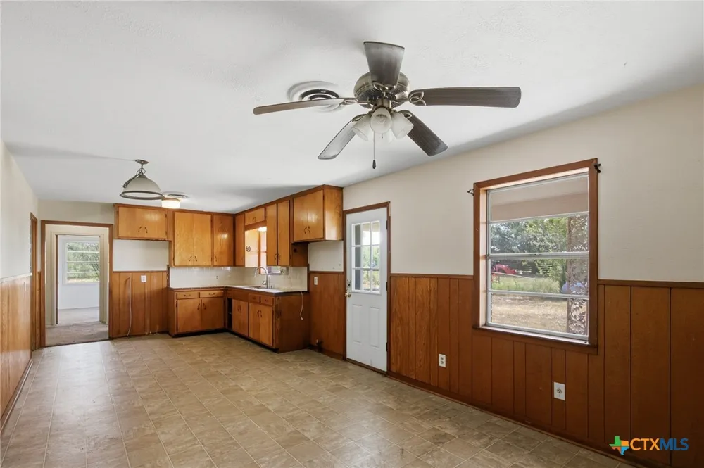 7287 Hanselman Road Victoria, TX 77905