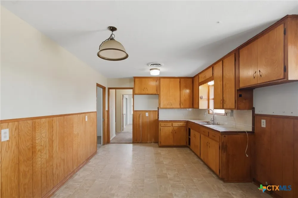 7287 Hanselman Road Victoria, TX 77905