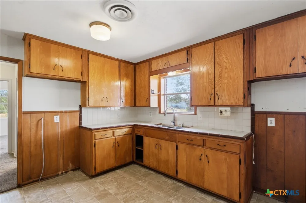 7287 Hanselman Road Victoria, TX 77905