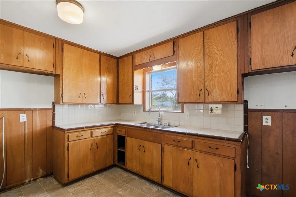 7287 Hanselman Road Victoria, TX 77905