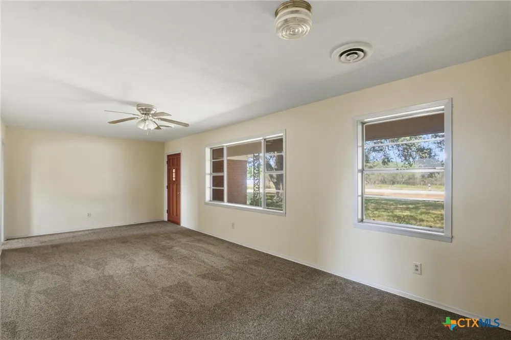 7287 Hanselman Road Victoria, TX 77905