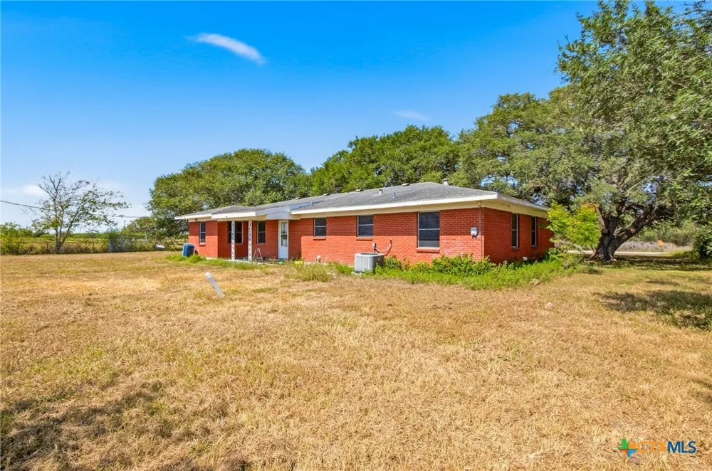 7287 Hanselman Road Victoria, TX 77905