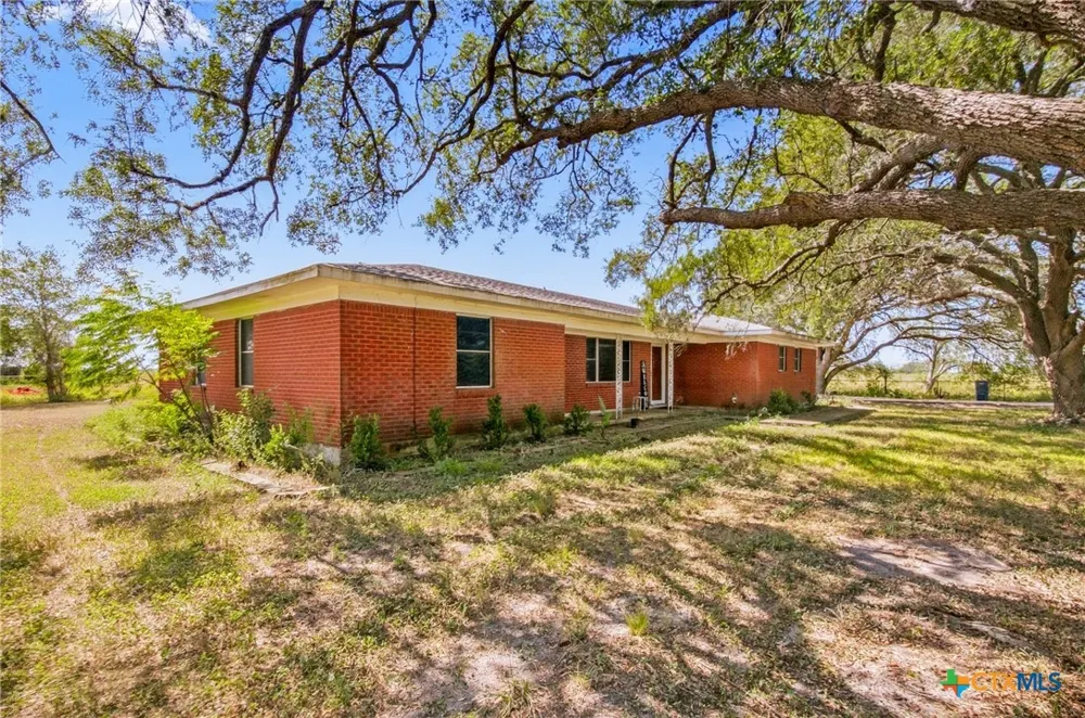 7287 Hanselman Road Victoria, TX 77905