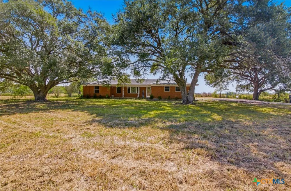 7287 Hanselman Road Victoria, TX 77905