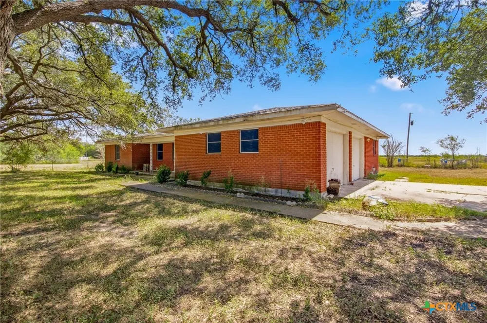 7287 Hanselman Road Victoria, TX 77905
