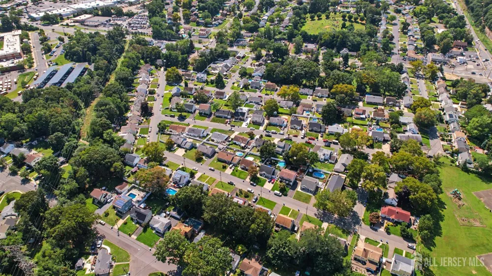 29 Joyce Place Sayreville, NJ 08859