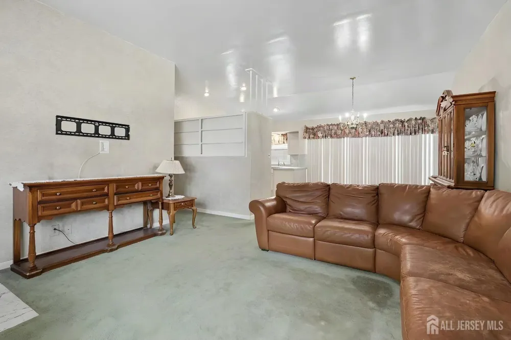 29 Joyce Place Sayreville, NJ 08859