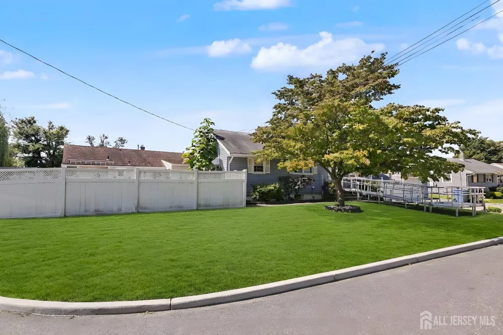 29 Joyce Place Sayreville, NJ 08859