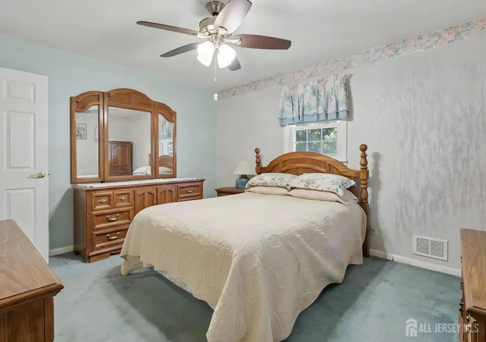 29 Joyce Place Sayreville, NJ 08859