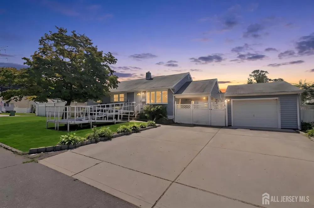 29 Joyce Place Sayreville, NJ 08859