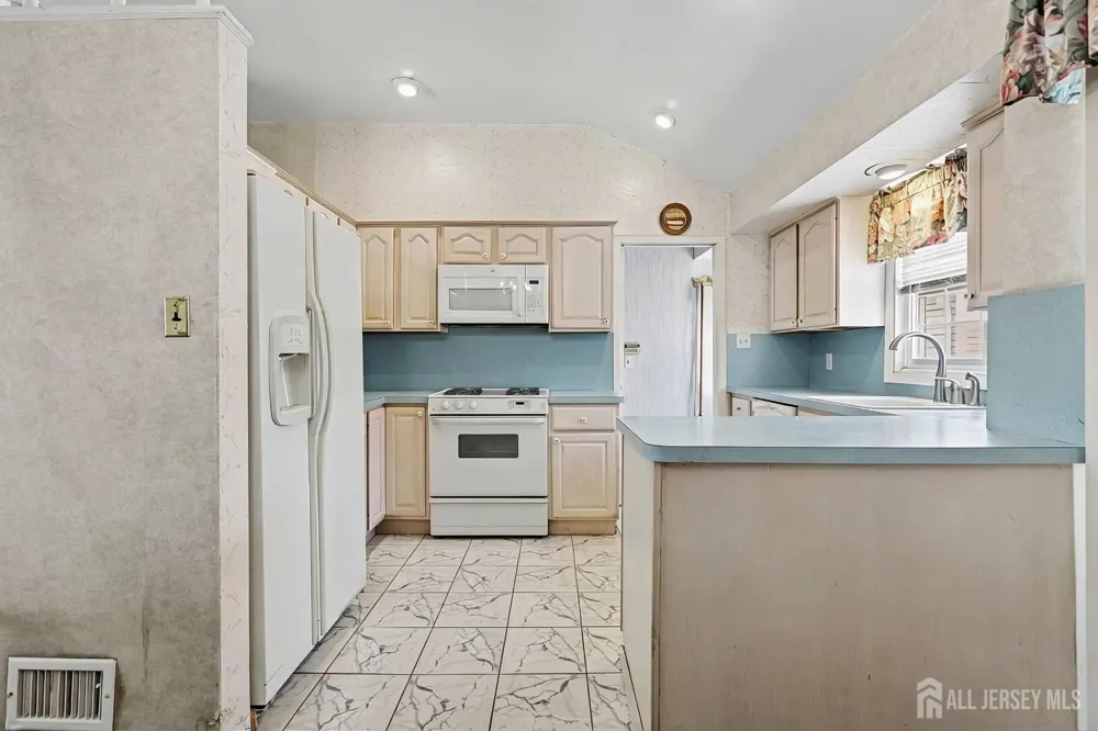 29 Joyce Place Sayreville, NJ 08859