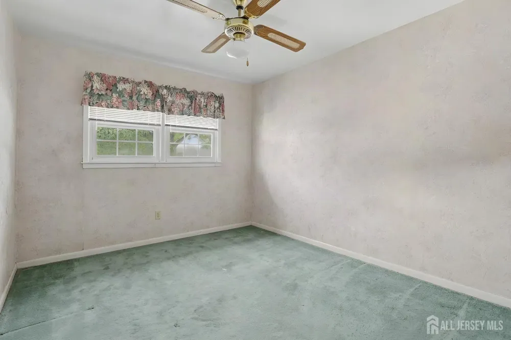 29 Joyce Place Sayreville, NJ 08859