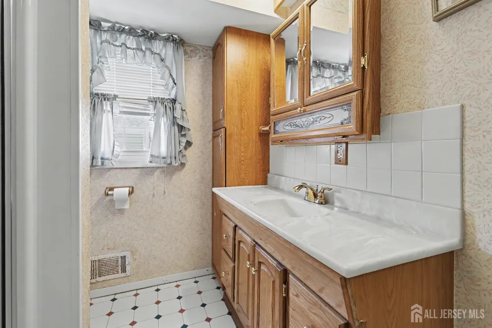 29 Joyce Place Sayreville, NJ 08859