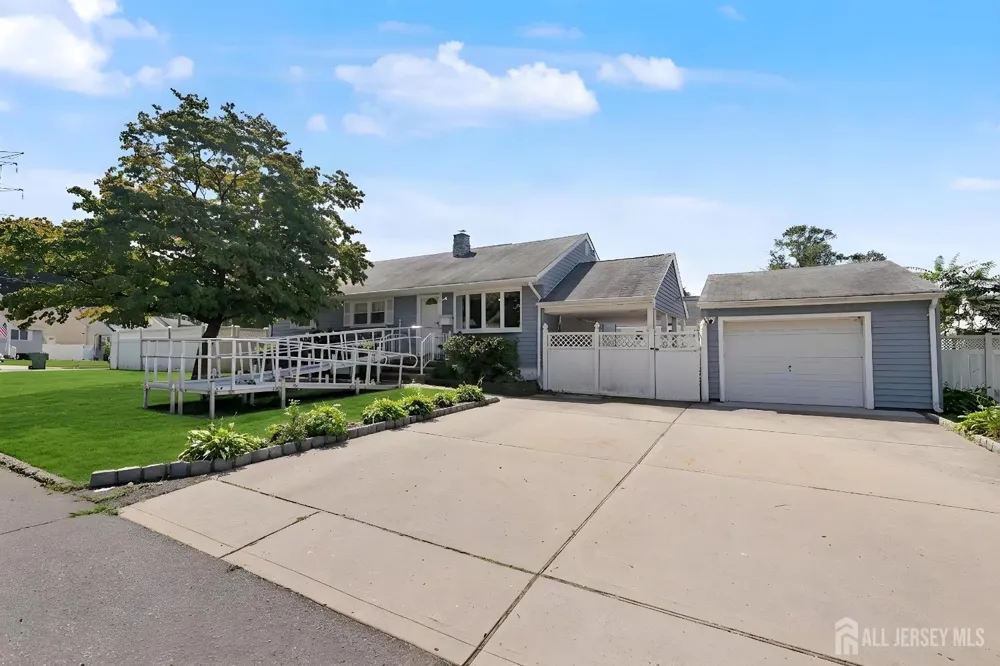 29 Joyce Place Sayreville, NJ 08859