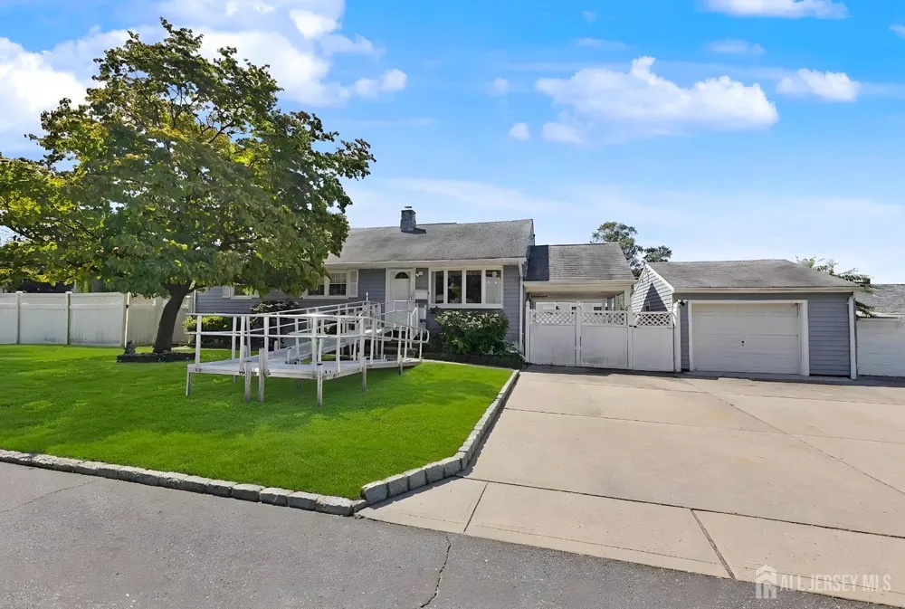 29 Joyce Place Sayreville, NJ 08859