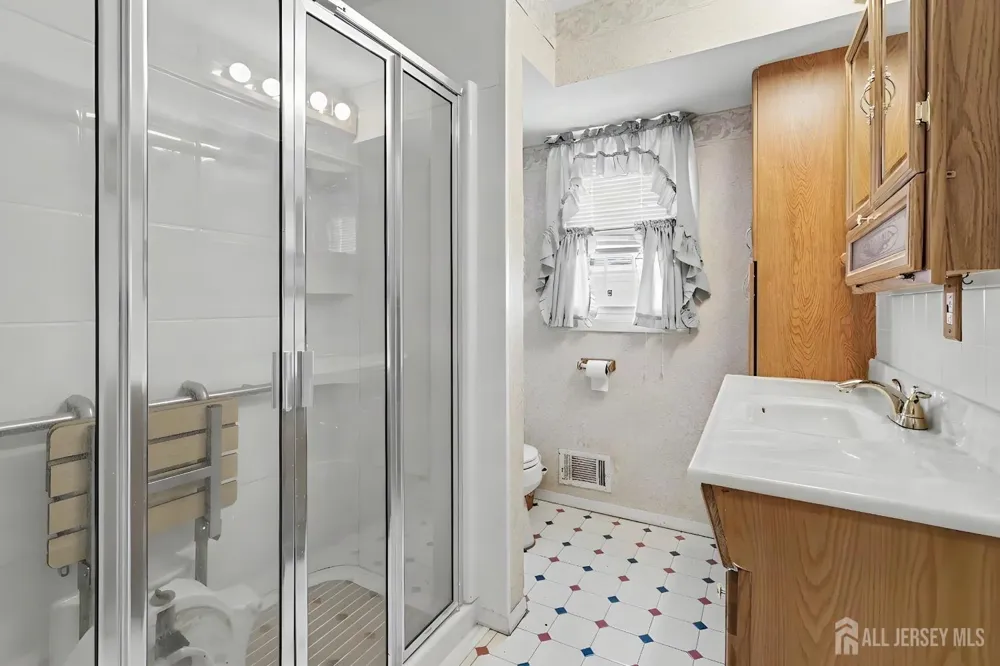 29 Joyce Place Sayreville, NJ 08859