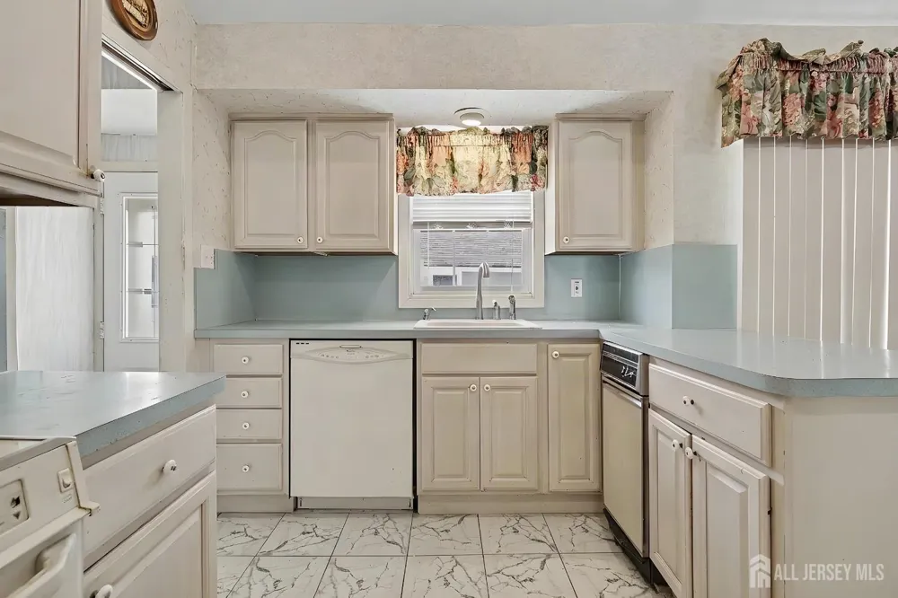 29 Joyce Place Sayreville, NJ 08859