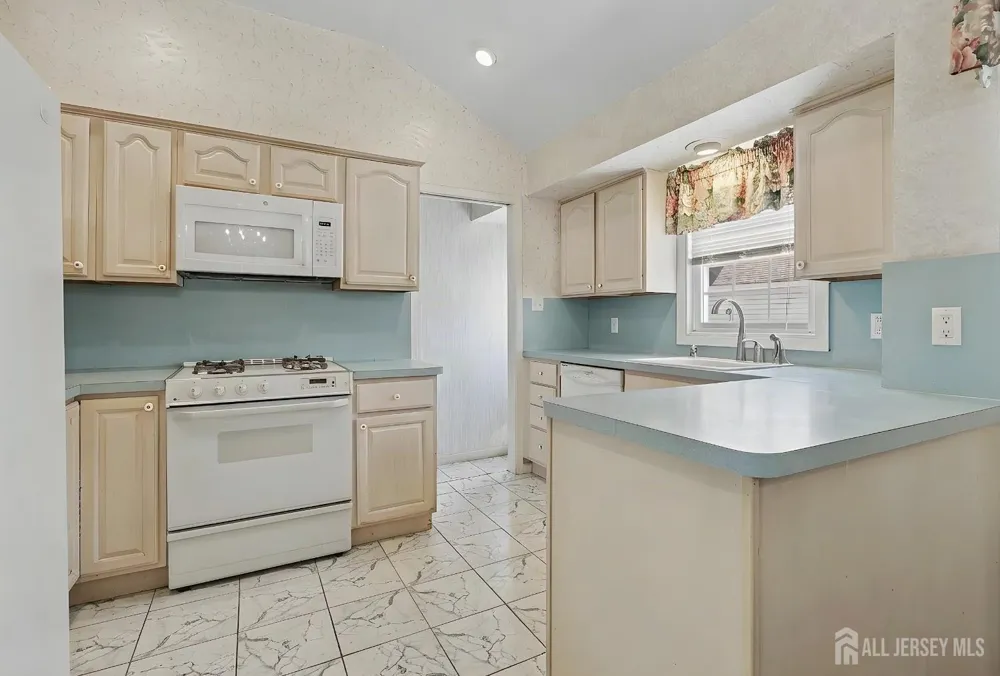 29 Joyce Place Sayreville, NJ 08859