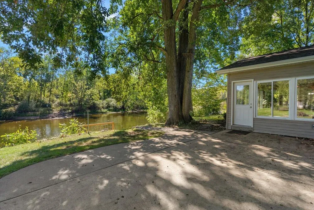 7842 Main Street Brooks Township, MI 49337